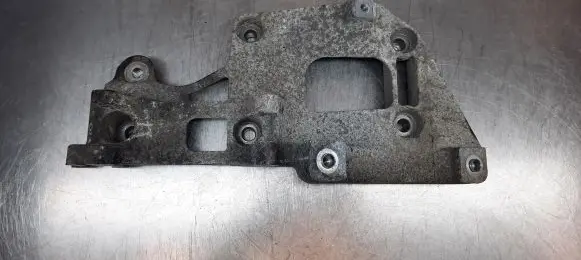 Volkswagen Golf V Generator/alternator bracket 