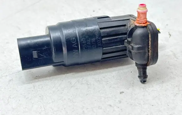 Volkswagen PASSAT B8 Windscreen/windshield washer pump 1K6955651 823022994 SG7TAL