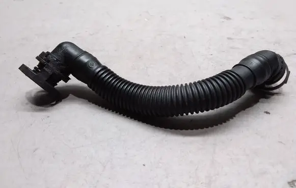 Volkswagen PASSAT B7 Breather hose/pipe 03L103493AE