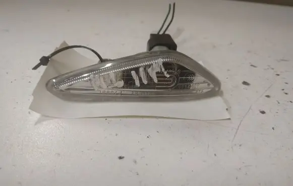 Front fender indicator light