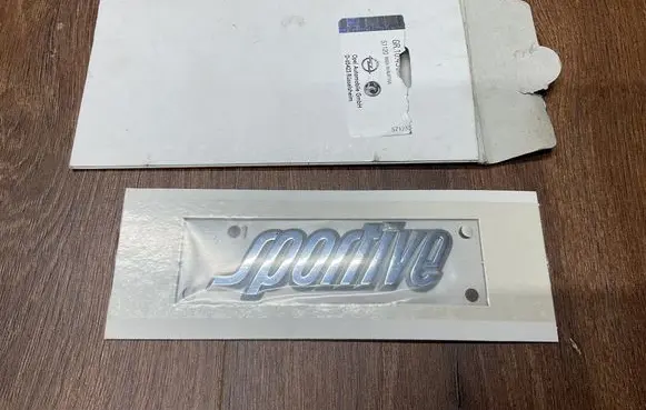 Opel Vivaro Manufacturers badge/model letters 93860456
