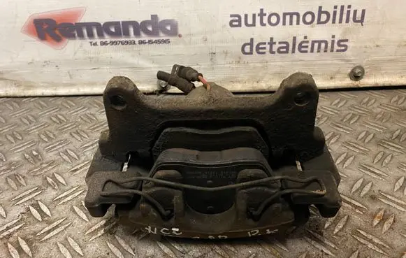 Volkswagen PASSAT CC Front brake caliper