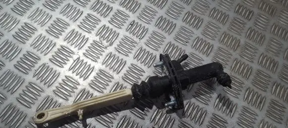 Volvo V70 Clutch master cylinder 8636539
