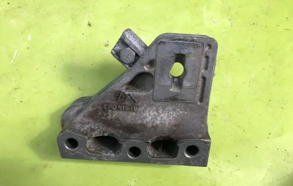 Mini Cooper Countryman R60 Engine mounting bracket 6788663