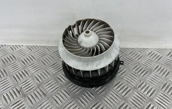 Mercedes-Benz C W205 Heater fan/blower 0130309002 GBA135VCCW T1024850R