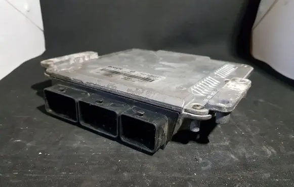 Renault Laguna II Engine control unit/module 0281010637