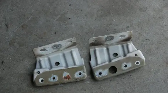 Nissan Qashqai Fender mounting bracket 131KM