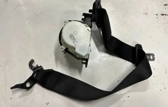 BMW X1 E84 Front seatbelt 34058427A 2303110248