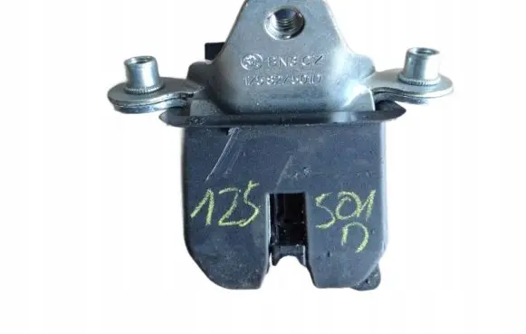 Skoda Octavia Mk2 (1Z) Tailgate lock latch 1Z5827501D