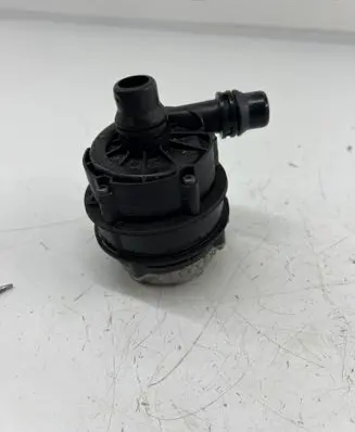 BMW M3 F80 Electric auxiliary coolant/water pump 8637953 0392024062