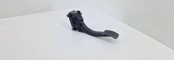 Peugeot 5008 II Accelerator throttle pedal 9836042080