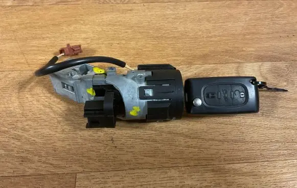 Peugeot 407 Ignition lock 9648445180