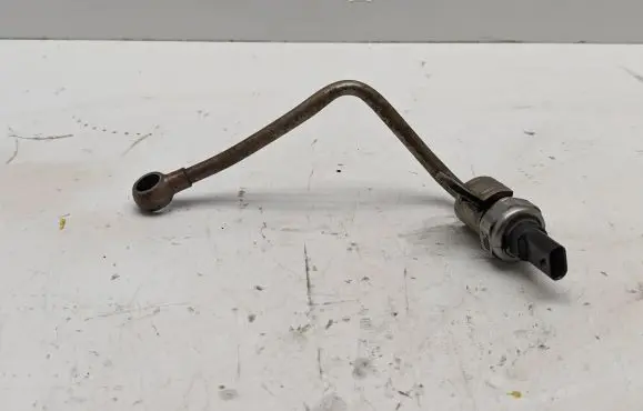 Toyota Avensis T270 Oil pressure sensor 8570936