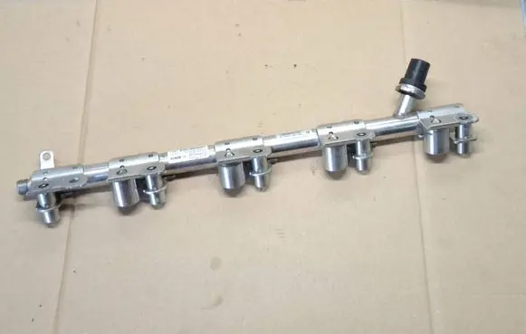 Ford Fusion II Fuel distributor FB5E9F797AC 090185672310 0261555194