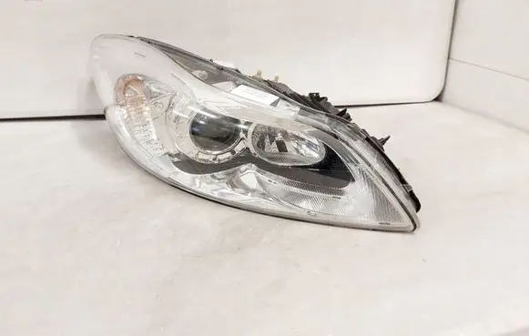 Volvo C30 Headlight/headlamp 31299821