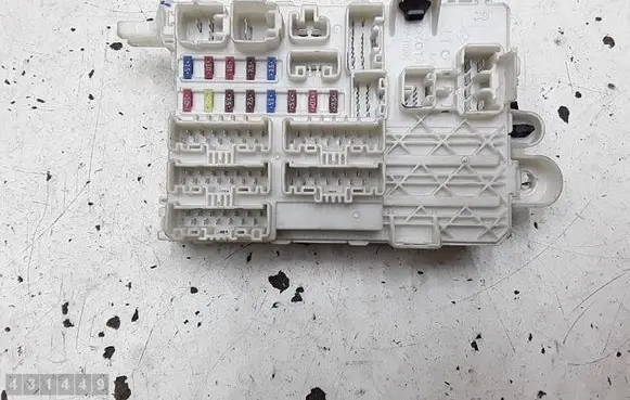 Toyota Hilux (AN10, AN20, AN30) Fuse module 3420497