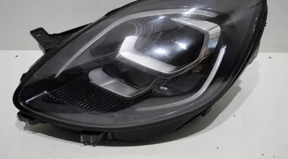 Ford Puma Headlight/headlamp
