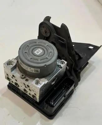 Volkswagen PASSAT B8 ABS Pump 5Q0614517BL