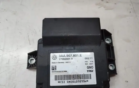 Volkswagen PASSAT CC Hand brake control module 3AA907801E