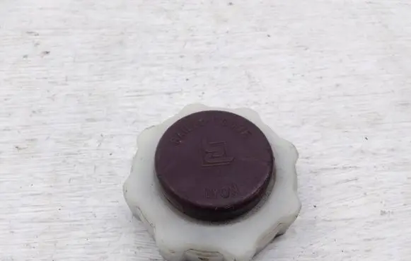 Renault Master II Coolant expansion tank/reservoir cap 
