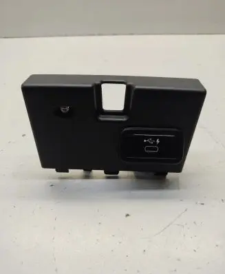 BMW 3 G20 G21 USB socket connector 6807232 51166807232 584507