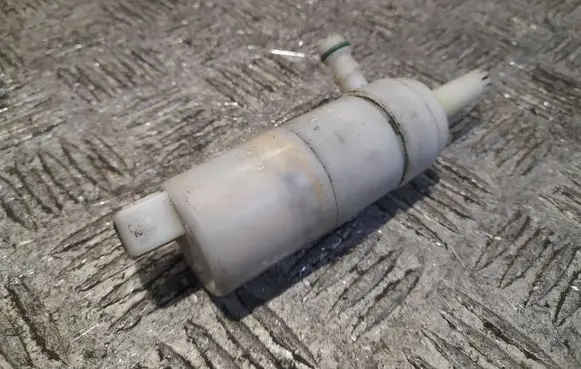 Volvo XC90 Windscreen/windshield washer pump