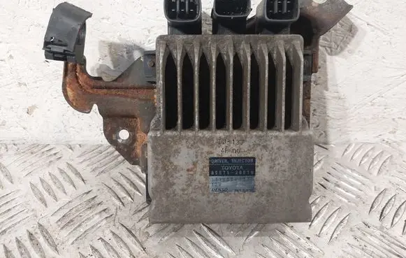 Toyota Avensis T250 Fuel injection control unit/module 1310001371 8987120070