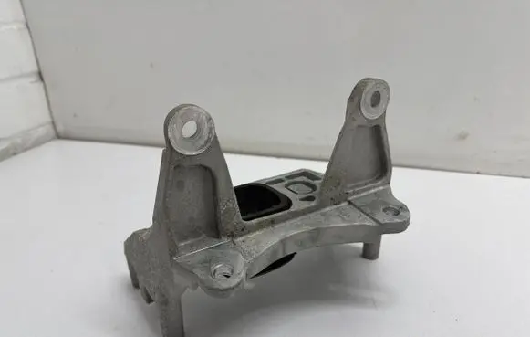 Nissan Qashqai J12 Engine mount bracket 112546UB0B