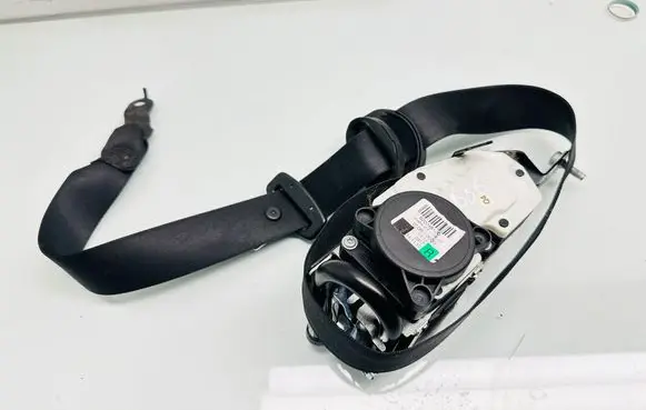 Mercedes-Benz CLS C218 X218 Front seatbelt 620048100 010R0000