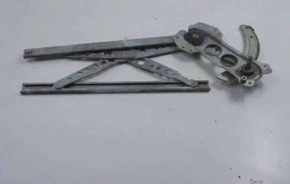 Saab 900 Front door manual window regulator 9292863