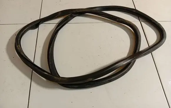 Volkswagen PASSAT B6 Rubber seal rear door 