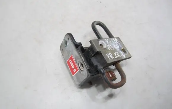 Audi A3 S3 8P Front door lower hinge 8E0831411B