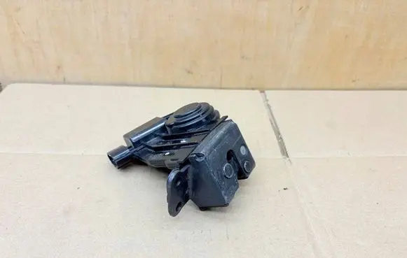 Toyota Avensis T270 Tailgate/trunk/boot lock/catch/latch