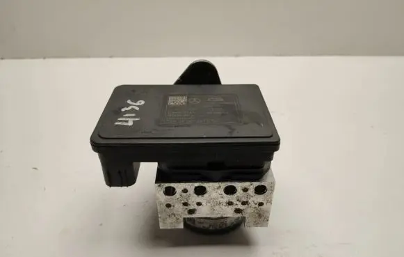 Mercedes-Benz A W176 ABS Pump A2539011400