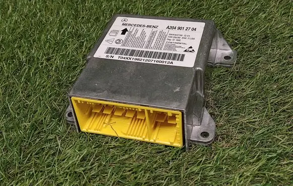 Mercedes-Benz C W204 Airbag control unit/module A2049012704 5WK44739