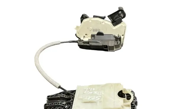 Seat Toledo IV (NH) Front door lock 5E2837015