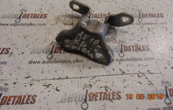 Toyota Avensis T270 Rear door upper hinge