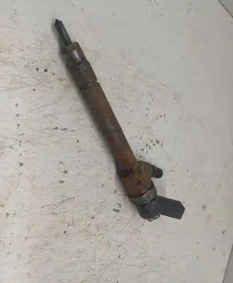 Mercedes-Benz A W168 Fuel injector 0445110015 6680700287