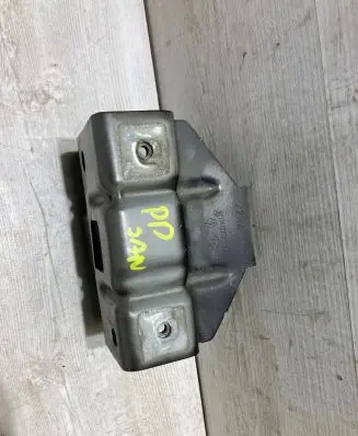 Dacia Sandero III Fender mounting bracket 651407058R