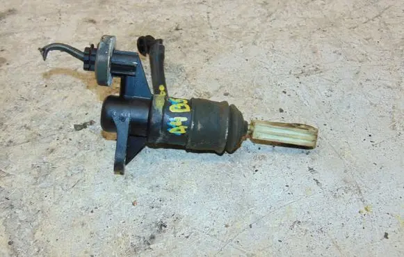 Audi A4 S4 B5 8D Clutch master cylinder 8E1721401 8E1721401C 8E1721401G
