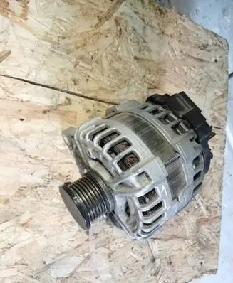Renault Captur Generator/alternator 231004BE0B F000BL0814