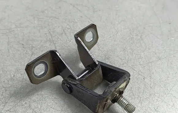 Mitsubishi Eclipse Cross Tailgate/trunk/boot hinge 