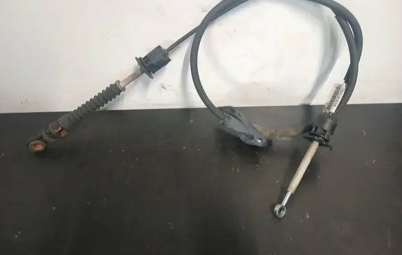 Volvo S60 Gear shift cable linkage 8675068