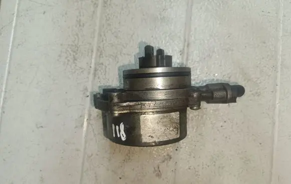 BMW 1 E81 E87 Vacuum pump 700437012