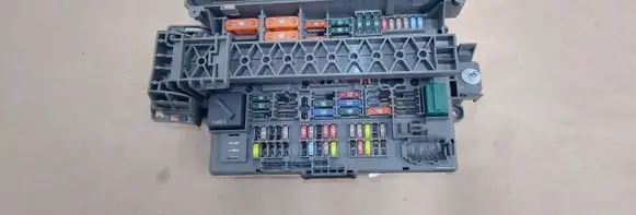 BMW Z4 E89 Fuse module 915497105 440403311K 10688710