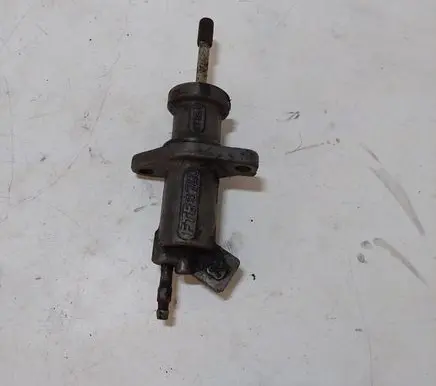 BMW 5 E39 Clutch slave cylinder 