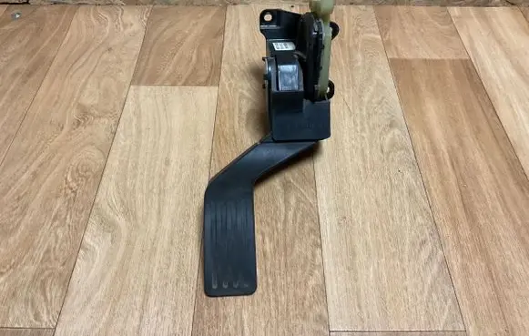Ford Focus Accelerator throttle pedal 2M519F836AC