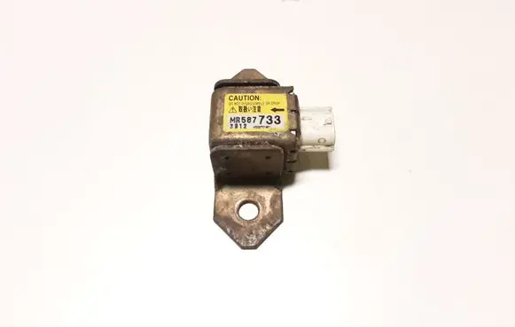 Mitsubishi Outlander Airbag deployment crash/impact sensor MR587733
