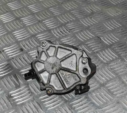 Peugeot 208 Vacuum pump 9684786780