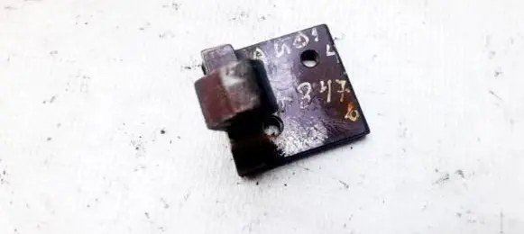 Audi A4 S4 B5 8D Rear door lower hinge 8d0833402